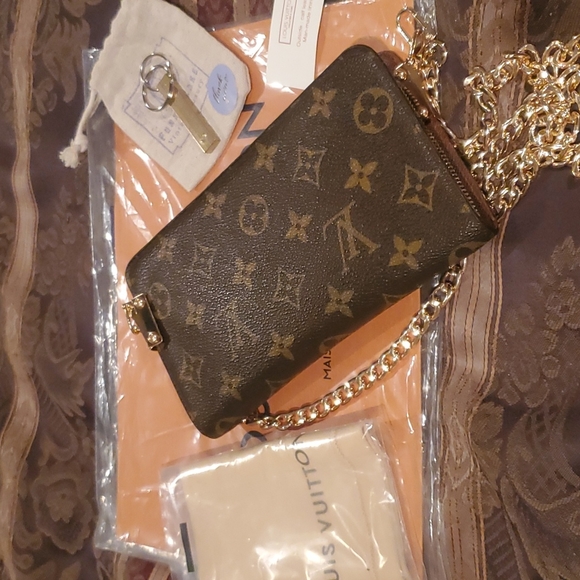 LOUIS VUITTON New Hp new LARGE MOINETE WALLET MADE INTO CROSSBERRY - Picture 6 of 13